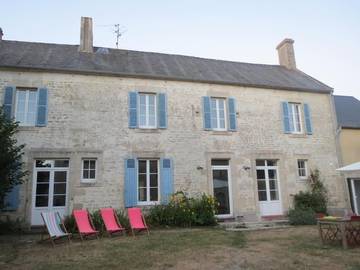 Gîte pour 10 personnes, avec terrasse ainsi que vue et jardin à Martragny