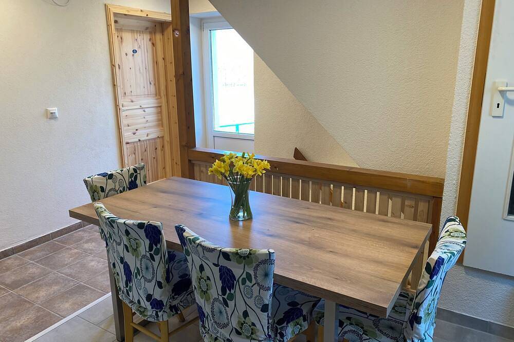 Ganze Wohnung, Einzelzimmer mit Bad und Gemeinschaftsküche im Hofgohlis in Cossebaude, Dresden