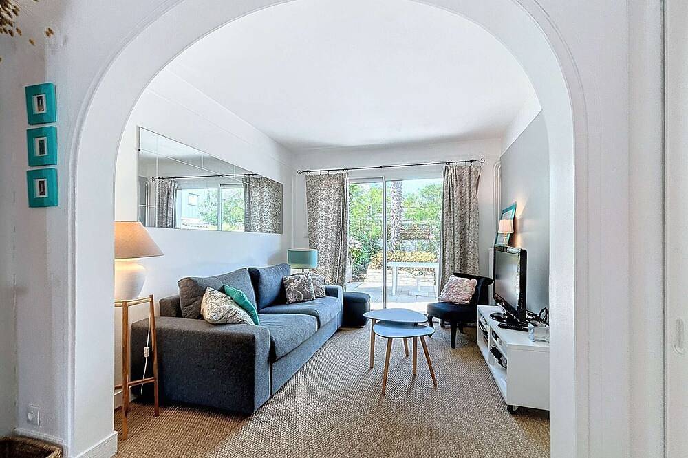 Jolie maison à 400m de la plage, proche centre-ville, avec terrasse et wifi gratuit in Donville-les-Bains, Côte de la Déroute