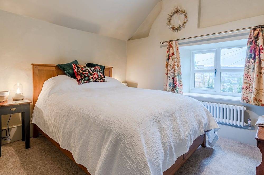 Cotswold Way Cottage, Rodborough - sleeps 4 guests  in 2 bedrooms in Stroud, Gloucestershire