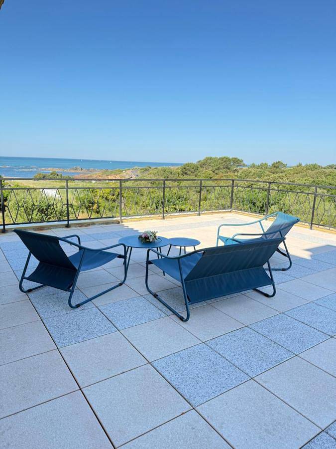 Appart’hôtel pour 6 personnes, avec Balcon et Terrasse ainsi que Jardin et Vue sur le lac à Château-d'Olonne