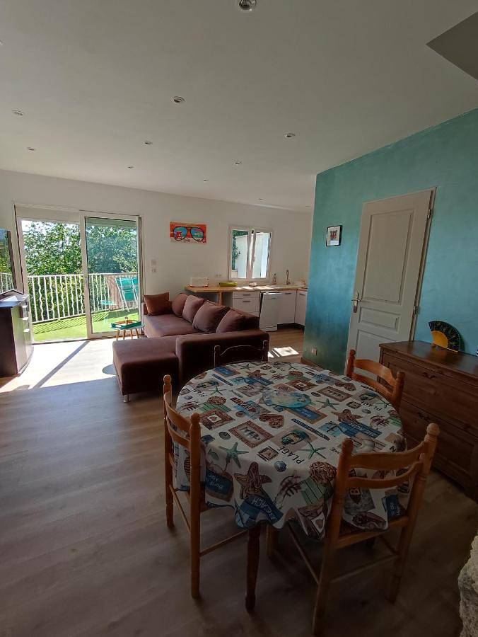 Appartement entier, One-Bedroom Apartment in Forcalquier, Parc naturel régional du Luberon