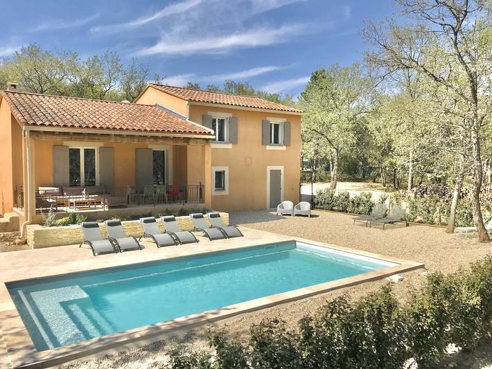Gîte pour 8 personnes, avec piscine, animaux acceptés à Saint-Saturnin-lès-Apt