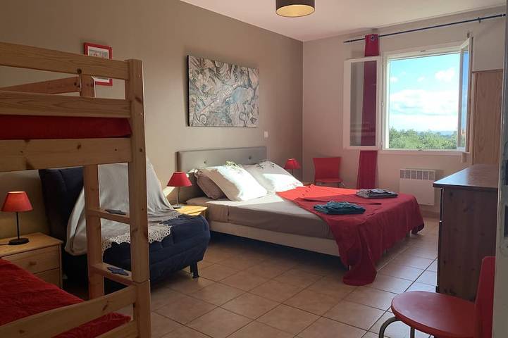 Location de vacances pour 17 personnes, avec jardin et jacuzzi ainsi que terrasse et piscine, animaux acceptés à Solaro - 4