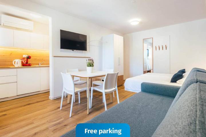 Ferienwohnung für 4 Personen, mit Ausblick und Sauna sowie Garten und Pool, mit Haustier - 1