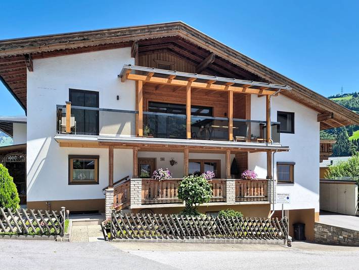 Ferienwohnung für 4 Personen, mit Terrasse und Garten in Hippach
