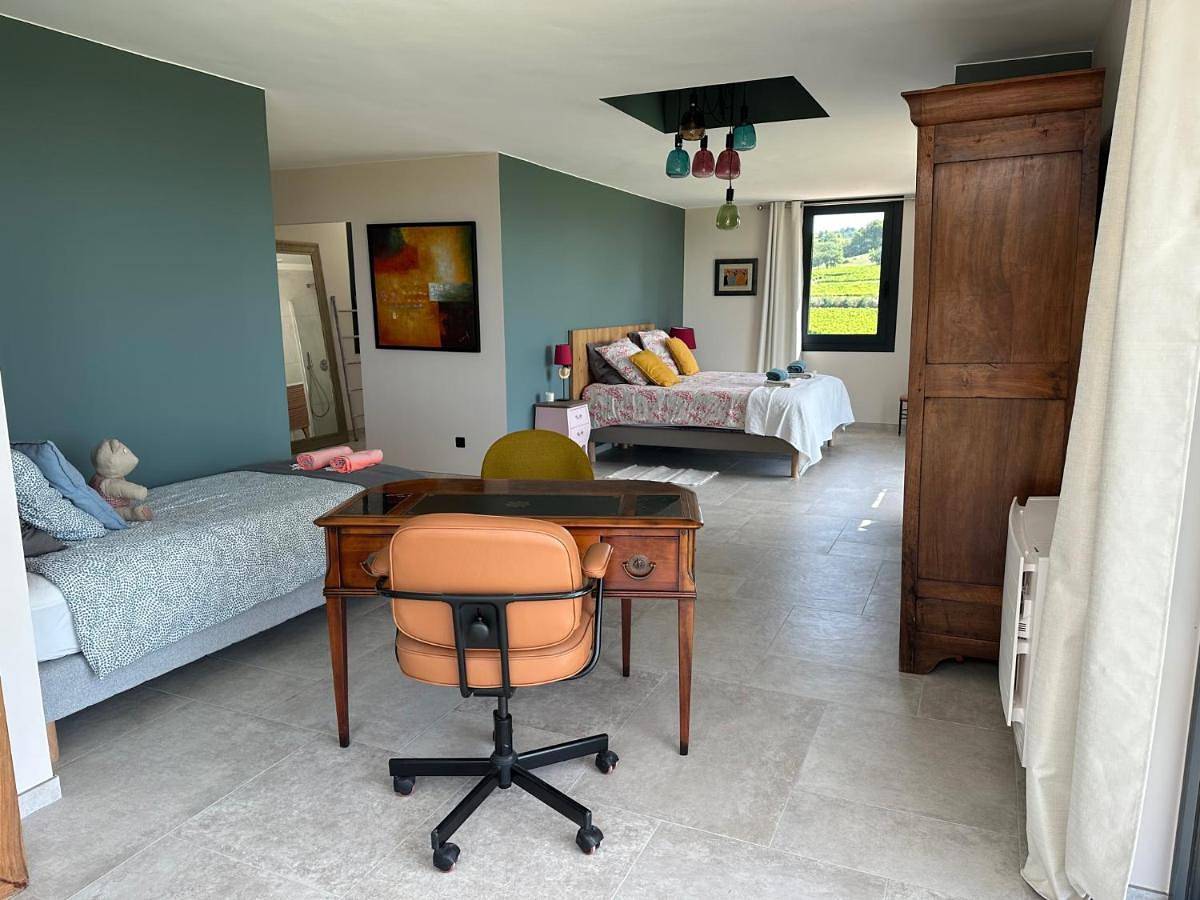 Luxury Triple Room in Cairanne, Vaucluse