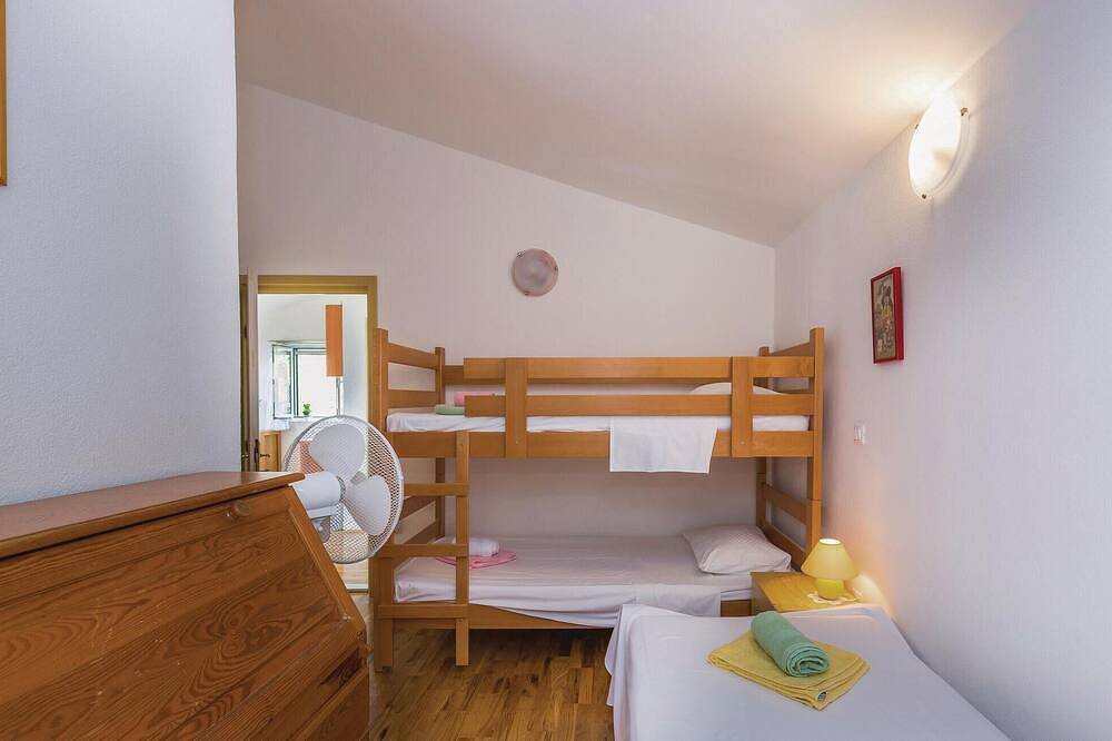 2 bedroom awesome home in Gornje Tucepi in Makarska, Makarska Riviera