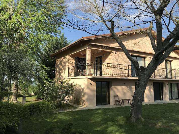 Gîte pour 8 personnes, avec jardin et vue, animaux acceptés à Castelvieilh
