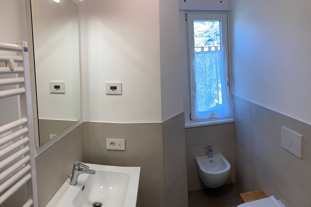 Entire apartment, Fiorella House - First Floor in Torbole, Nago-Torbole
