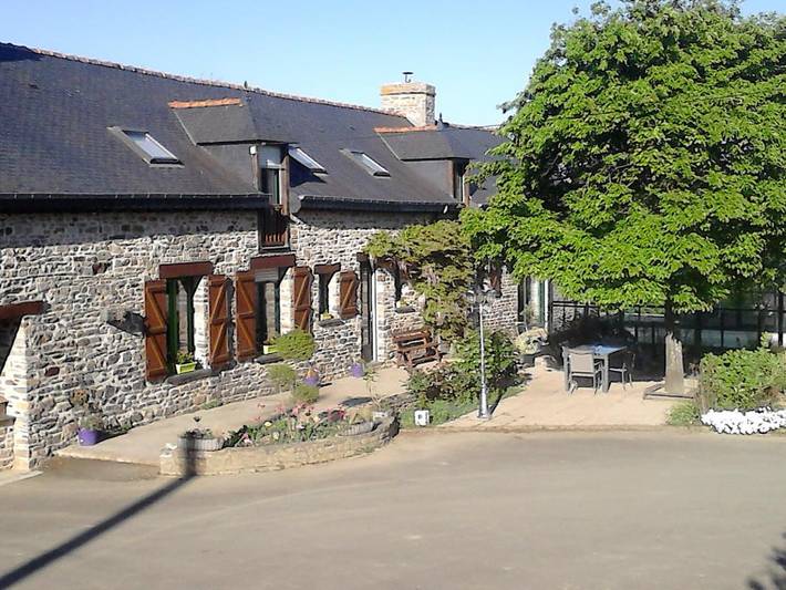 Chambre d’hôte pour 4 personnes, avec Terrasse ainsi que Jardin et Piscine en Ille-et-Vilaine