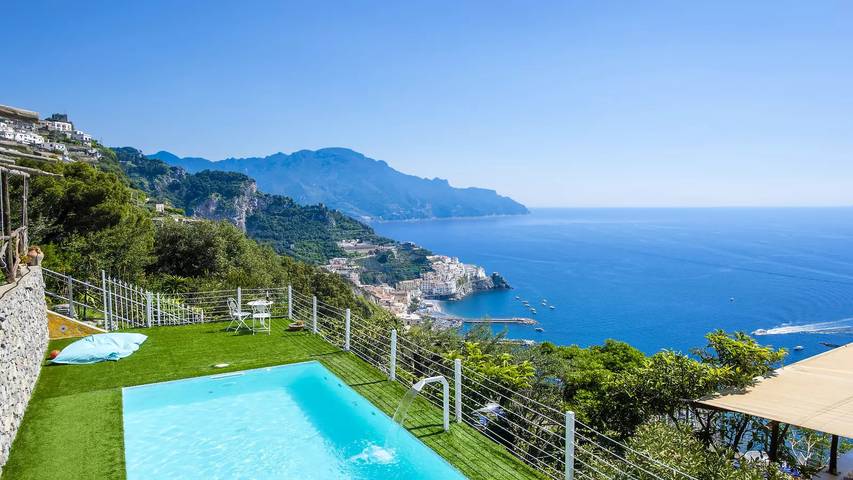 Villa for 18 people, with yard and pool in Amalfi