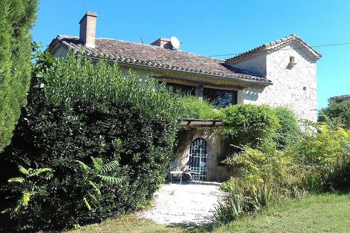 Gîte pour 5 personnes, avec piscine et jardin