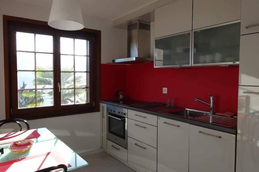 Entire apartment, Spectacular view! Very nice apartment overlooking the lake and the mountains! in Montreux, Lake Geneva