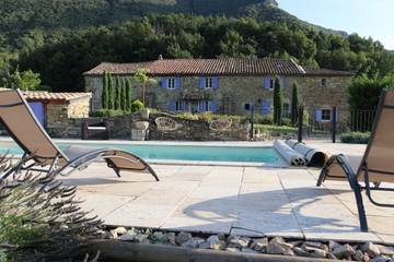 Chambre d’hôte pour 4 personnes, avec jardin et piscine, animaux acceptés à Truinas