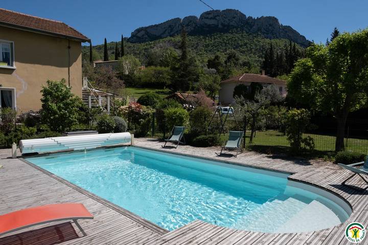 Gîte pour 2 personnes, avec piscine et jardin dans la Drôme
