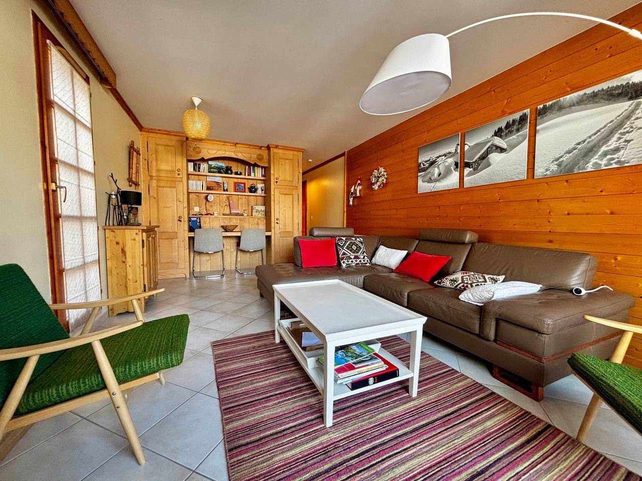 Apartamento entero, Apartamento amplio de 4 habitaciones en el centro del pueblo con Wifi y parking in Notre-Dame-de-Bellecombe, Albertville region