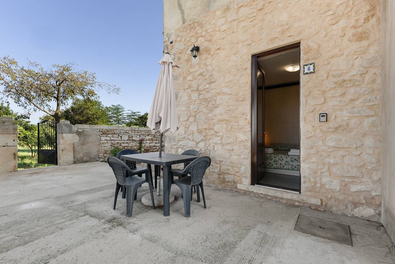 Zimmer 'Vigna Di Pettineo - N6' mit Gemeinschaftspool, privater Terrasse und Klimaanlage in Vittoria, Ragusa Provinz