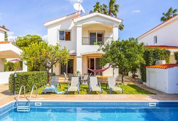 Villa for 6 People in Peyia, South Cyprus, Photo 1
