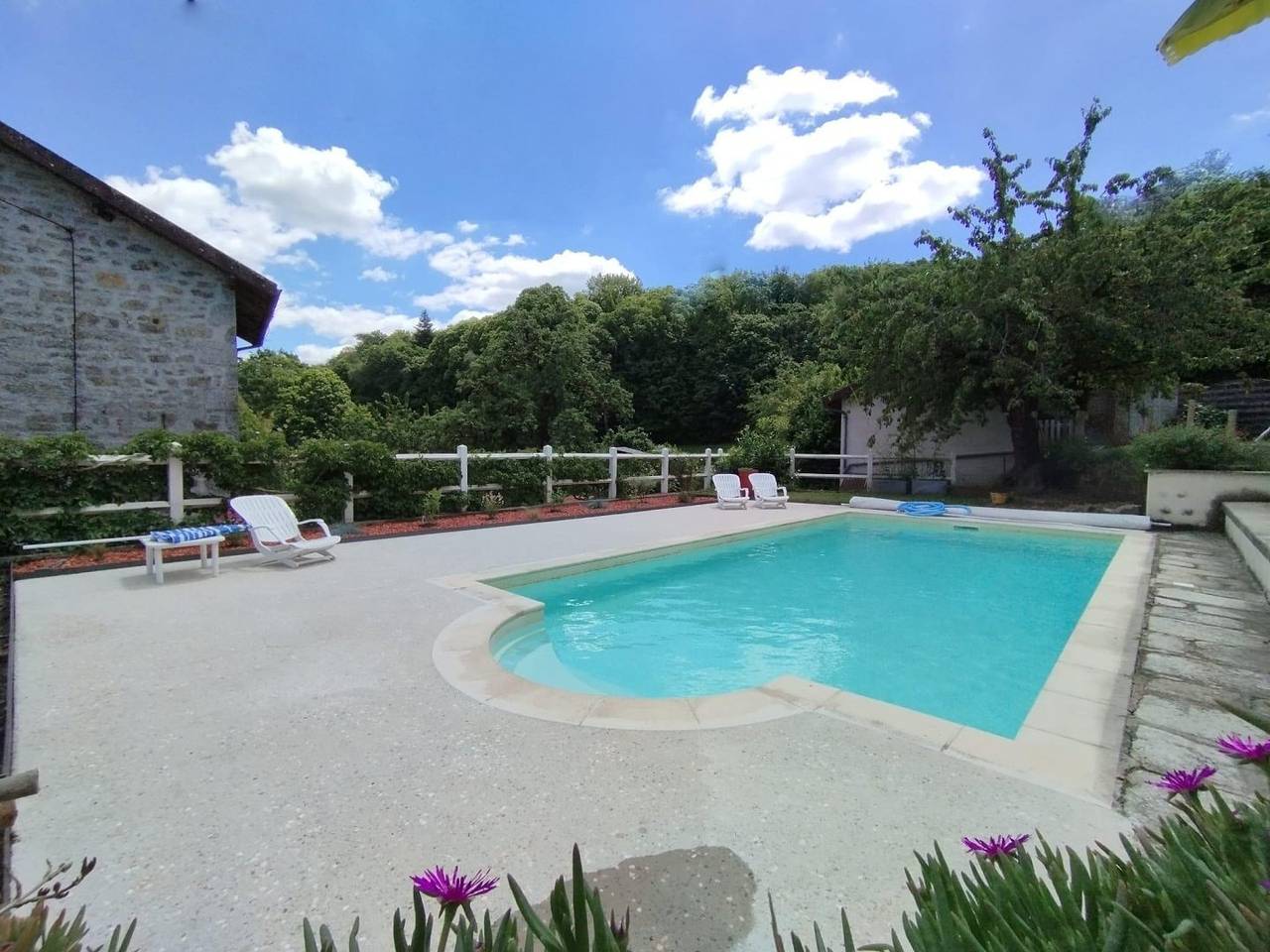 Gites Les Iris - Les Lilas - Sarl La Maziere Ii in Sauviat-sur-Vige, Région de Limoges