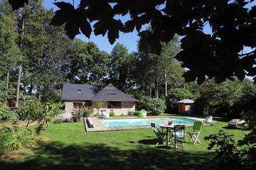 Gîte pour 8 personnes, avec jardin, animaux acceptés à Coray
