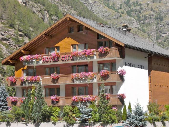 Hôtel pour 2 personnes, avec vue ainsi que sauna et balcon, animaux acceptés à Täsch - 4