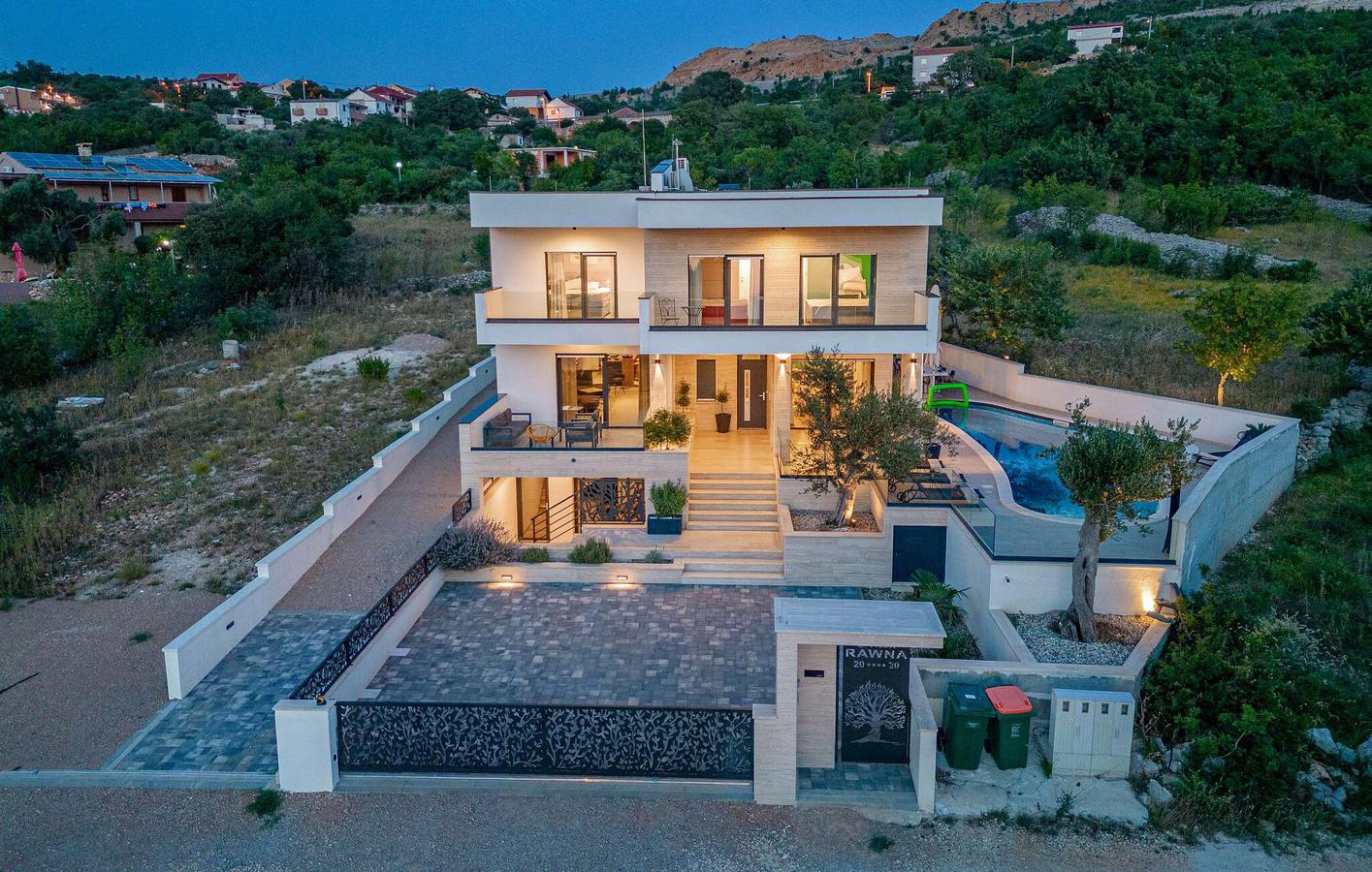 Reizendes Apartment mit 2 Schlafzimmern, Meerblick, Pool und Parkplatz in Strandnähe in Jasenice, Zadar