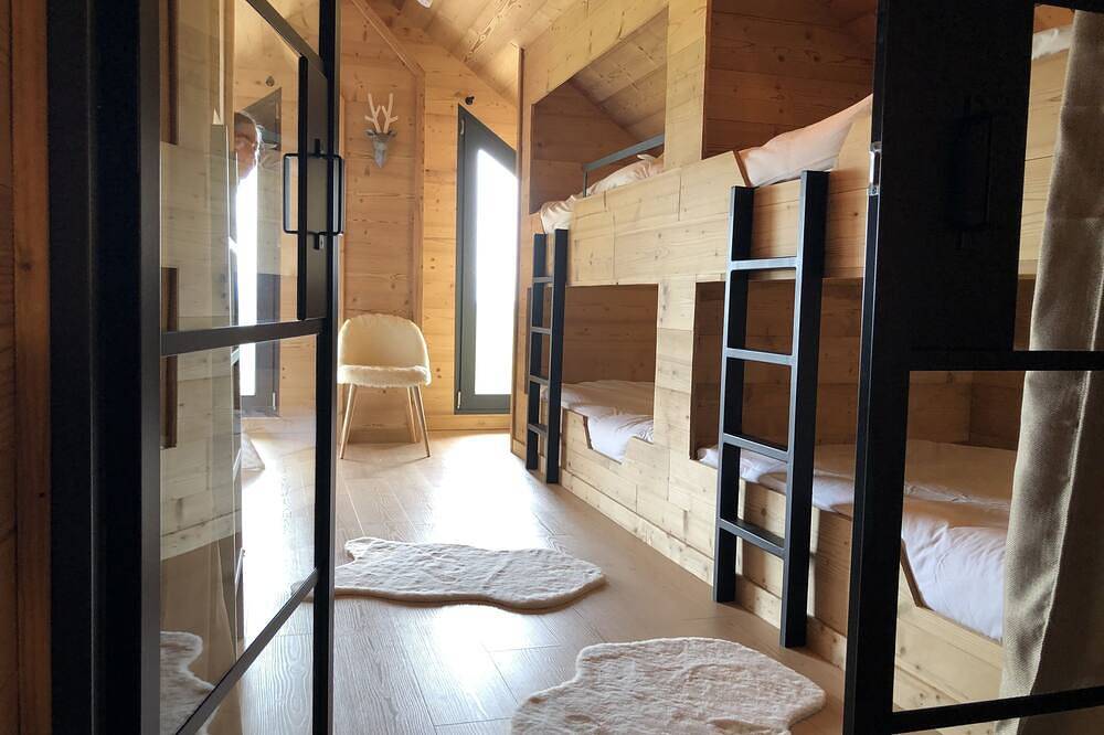 Chalet la Doudoune Super Besse  vue exceptionnelle(Jacuzzi, Sauna…) in Lac Pavin, Besse-et-Saint-Anastaise