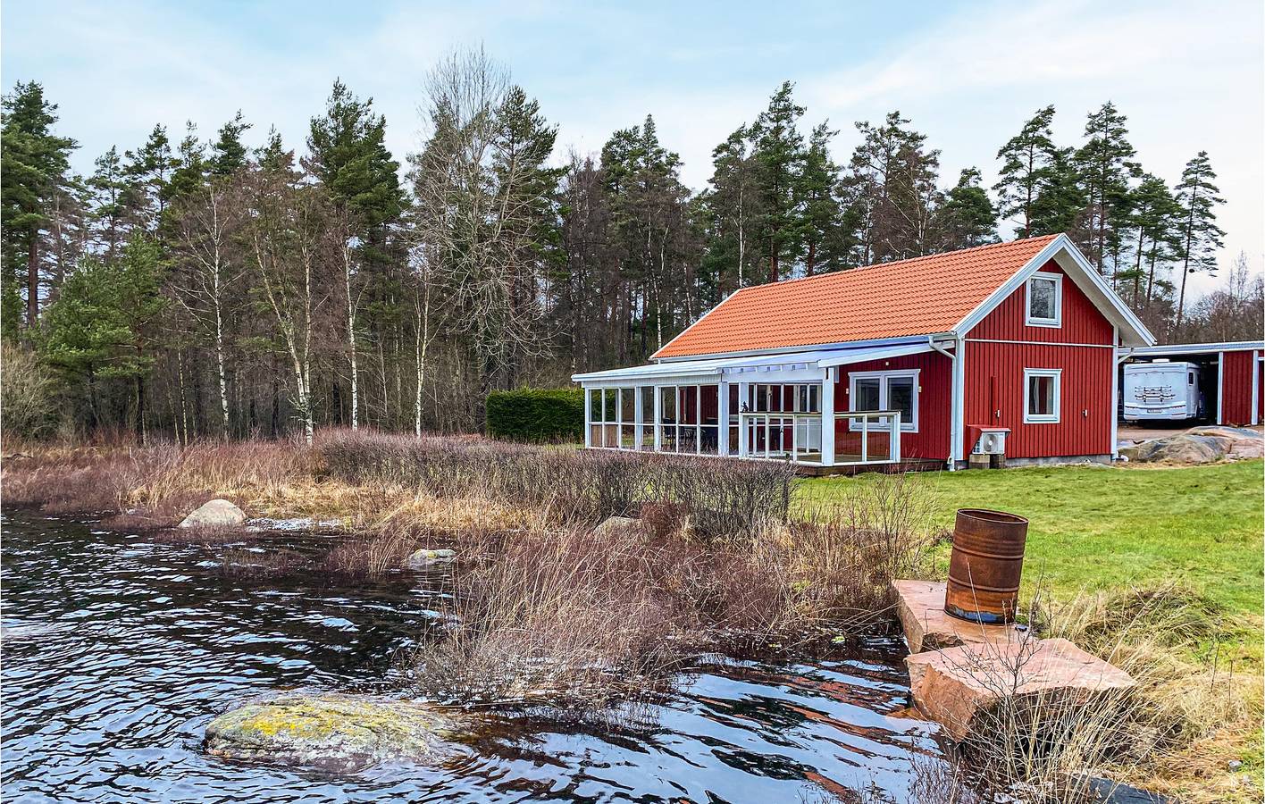 Hus för 8 Personer, med terass samt sjöutsikt och bastu och trädgård, barnvänlig