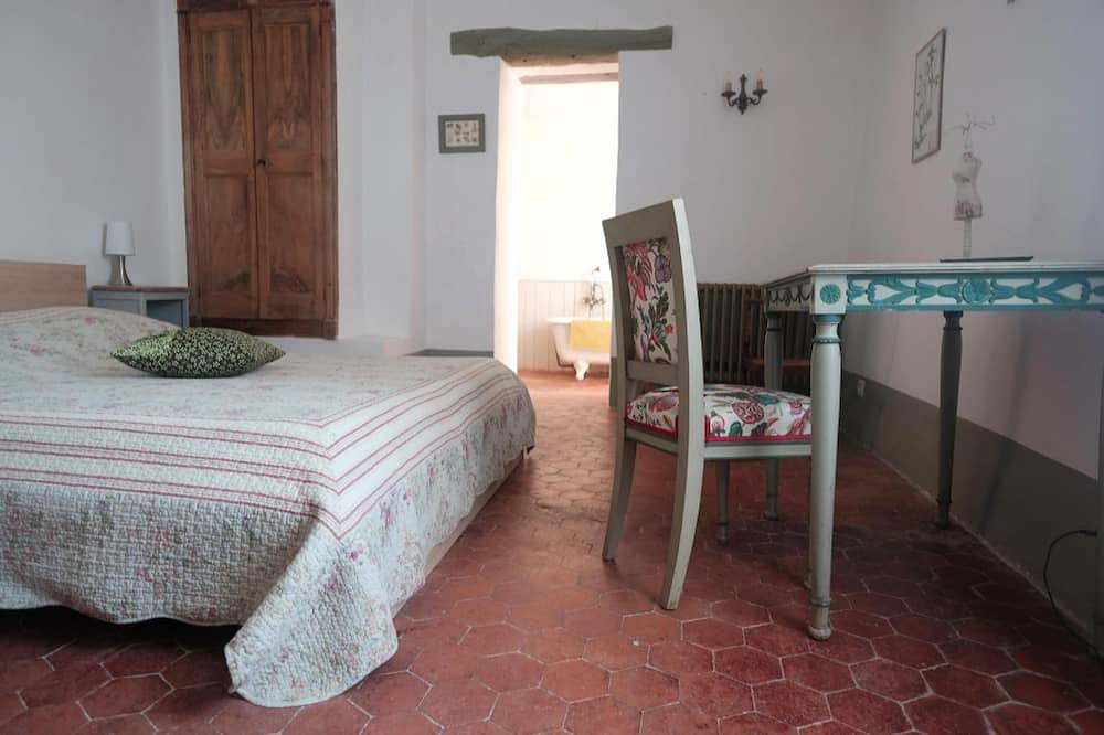 Magnificent Provencal farmhouse for 10 people with swimming pool in Rustrel, Regionaler Naturpark Luberon