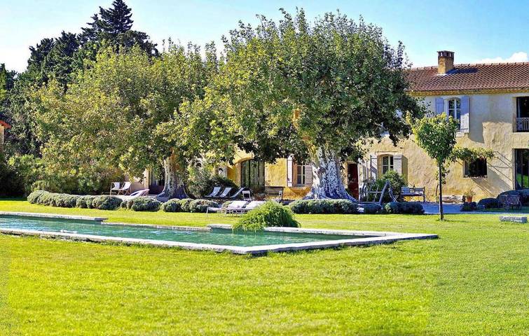 Ferienhaus für 12 Personen, mit Terrasse und Pool
