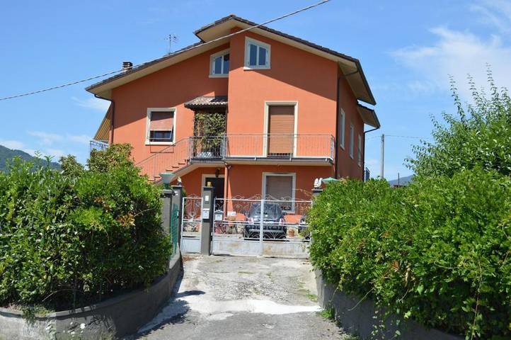 Maison de vacances pour 6 personnes, avec balcon ainsi que piscine et jardin - 1