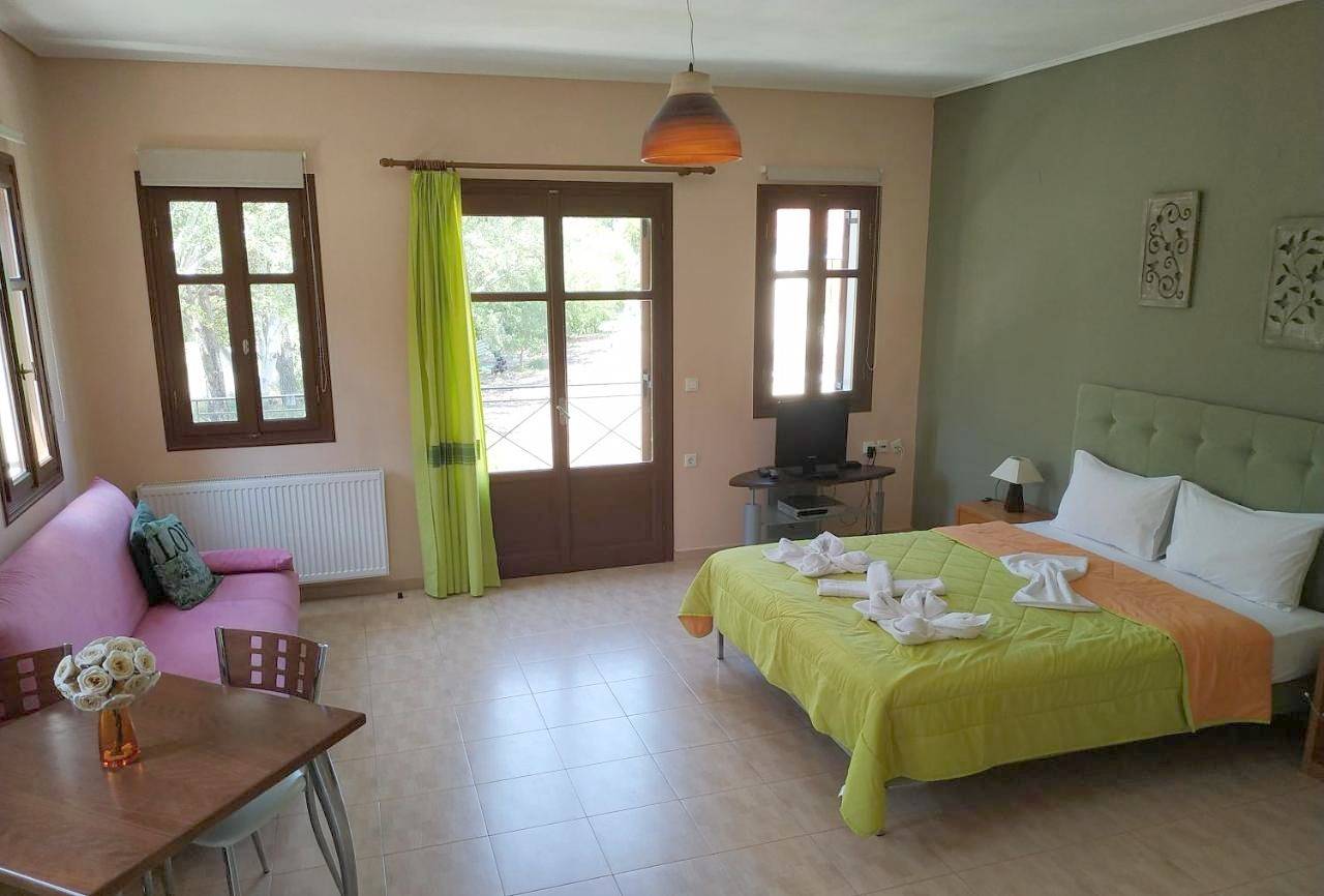 Apartamento entero, Gaea Gardens Studios in Petra (desambiguación), North Aegean Islands