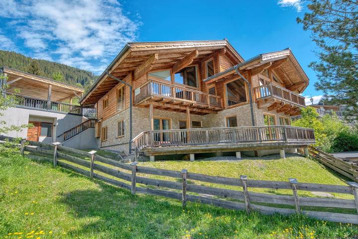 Chalet für 12 Personen, mit Whirlpool und Terrasse sowie Garten und Sauna in Zell am See