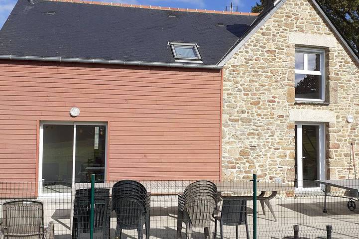 Location de vacances pour 14 personnes, avec Jacuzzi à Baguer-Pican