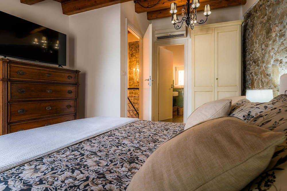 Magnífica villa con vistas al mar a pocos metros de la playa con jardín. in Letojanni, Provincia de Messina
