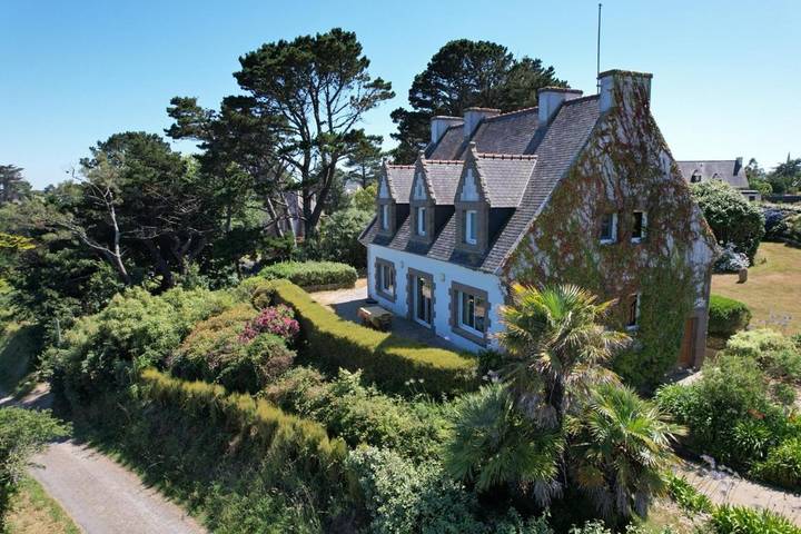Villa pour 12 personnes, avec Terrasse ainsi que Jardin et Vue à Perros-Guirec