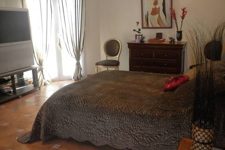 Location de vacances pour 8 personnes, avec terrasse et jardin à Cuges-les-Pins - 2