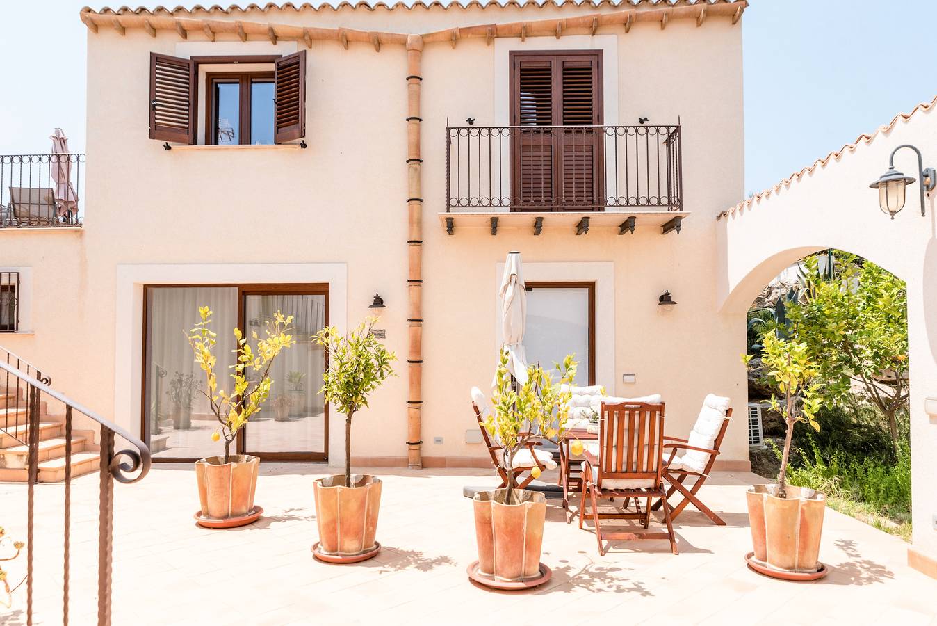 Entire apartment, Apartment 'Le 3 Rose - Damasco' with Lake View, Wi-Fi and Air Conditioning in Montallegro, Agrigento Province