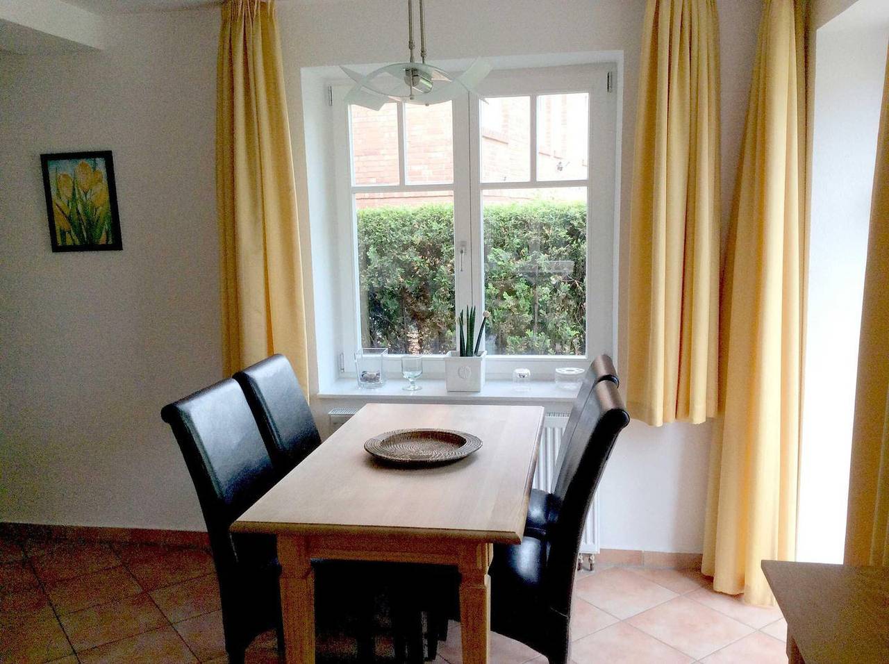 Apartamento entero, Komfortable Ferienwohnung mit Terrasse und Wlan für 4 Personen in Warnemünde Strand, Rostock