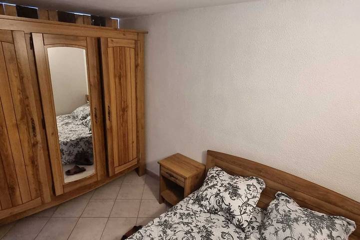 Gîte pour 4 personnes à Saint-Point-Lac - 2