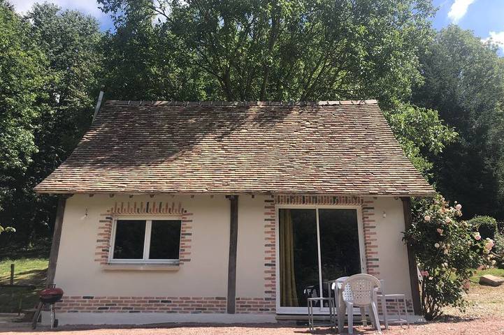 Gîte pour 2 personnes, avec piscine à Les Préaux