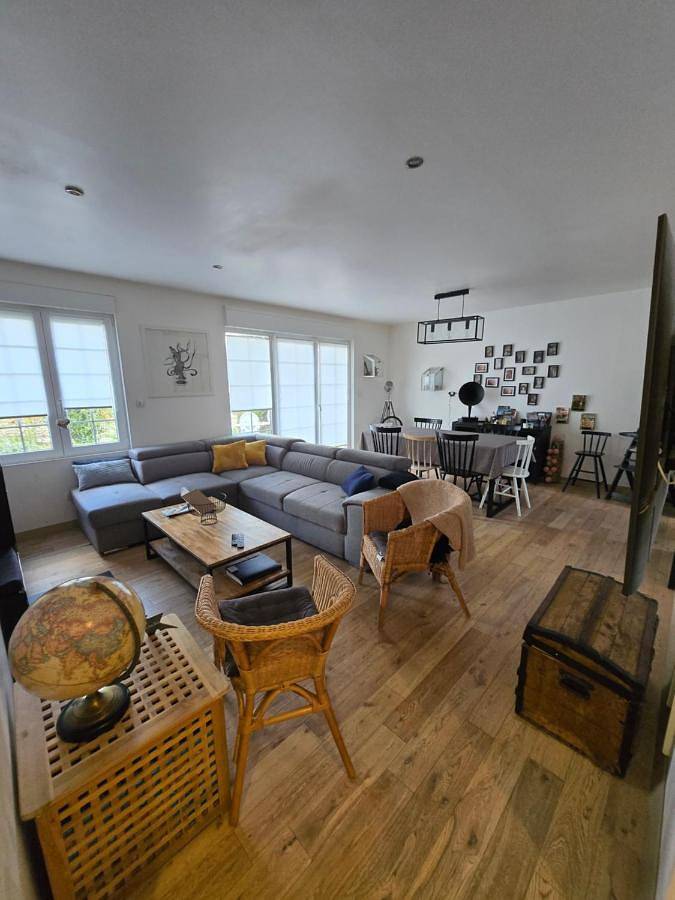 Location de vacances pour 8 personnes, avec piscine ainsi que jardin et vue à Saint-Martin-le-Beau - 3