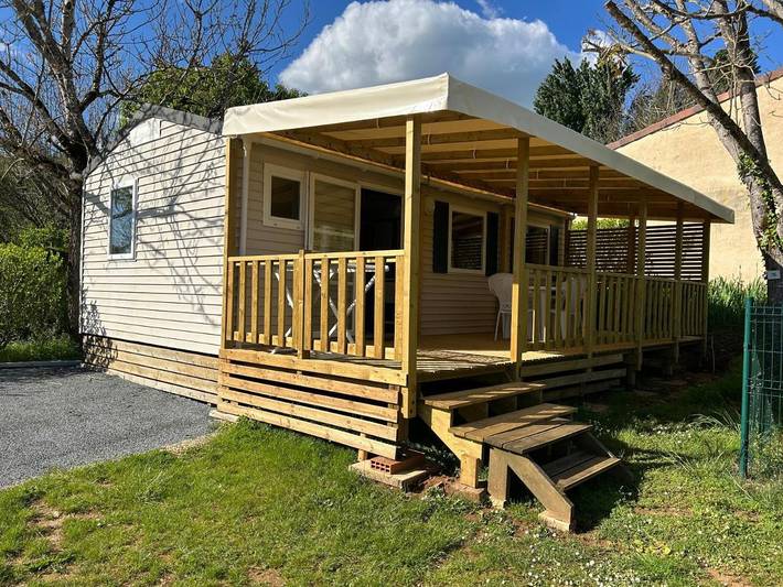 Camping pour 4 personnes, avec Terrasse et Jardin ainsi que Piscine et Vue