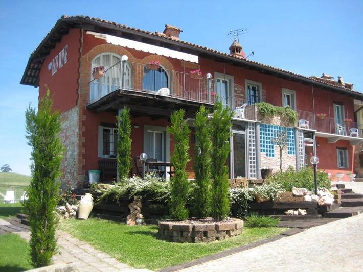 Agriturismo per 2 persone, con Terrazza e Giardino nonché Piscina a La Morra