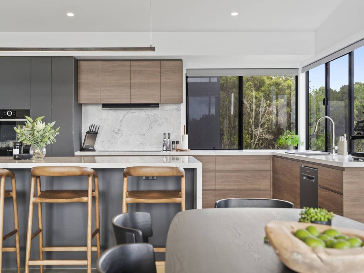 Entire apartment, Scenic House with Private Yard & Bbq Area in Gold Coast City