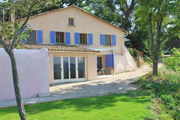 Appartement de vacances pour 4 personnes, avec vue ainsi que jardin et piscine, animaux acceptés