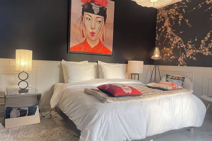 36 m² room with private bathroom, featuring a king-size bed (180) in Lagraulière, Tulle und Umgebung