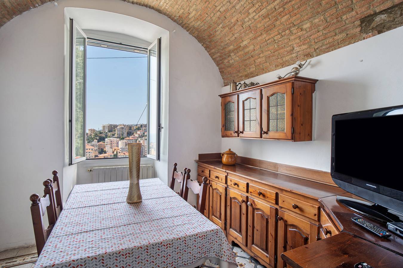 Apartamento entero, Apartamento 'Nonna Vivaldi Relax' con vistas al mar, terraza privada y Wi-Fi in San Remo, Sanremo Municipio