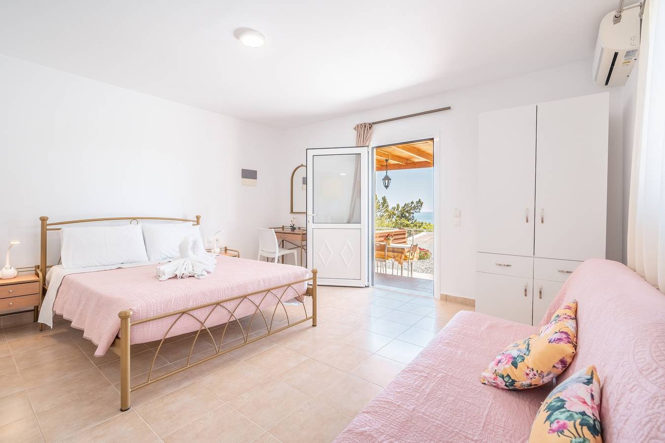 Entire studio, Studio Apartment 'Solymar Prive Sea View 1' with Sea View, Wi-Fi and Air Conditioning in Stegna (Rhodes), Rhodes